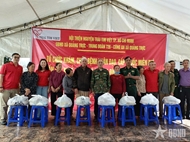កងវរសេនាធំលេខ ៧២៦ ពិនិត្យជំងឺ និងផ្តល់អំណោយដល់គ្រួសារទទួលរបបឧបត្ថម្ភគោលនយោបាយនៅតាមតំបន់ព្រំដែន